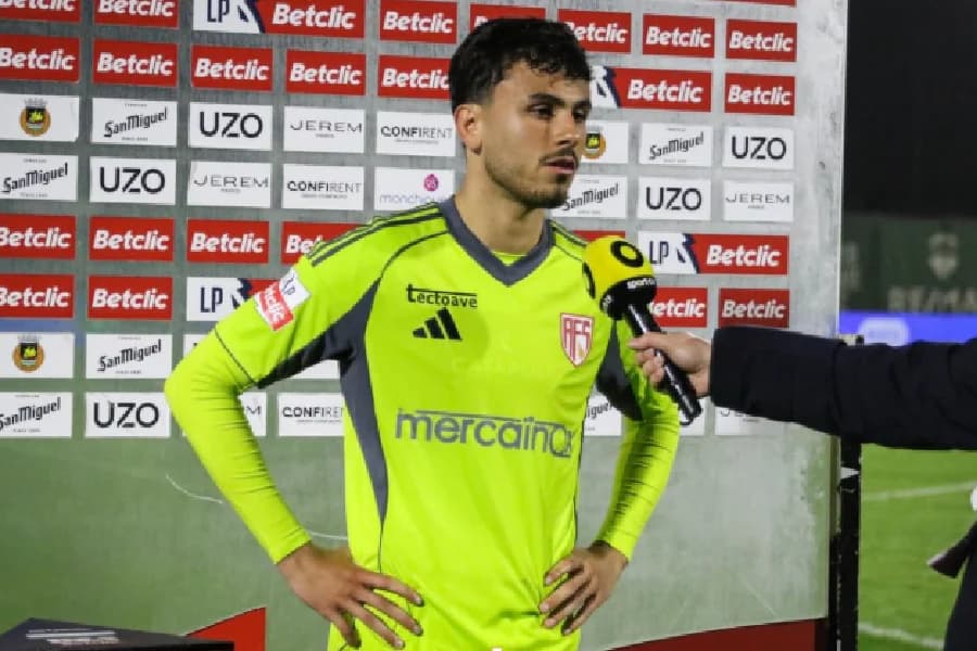 Pedro Lima, ex-Palmeiras, é eleito o melhor em campo em Portugal