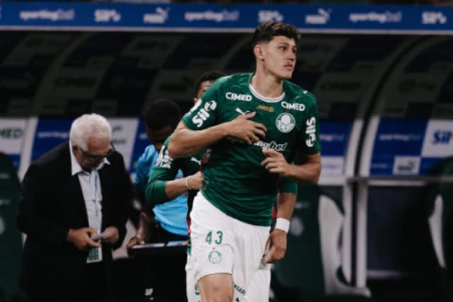 Palmeiras afasta sondagens pelo zagueiro Benedetti; entenda