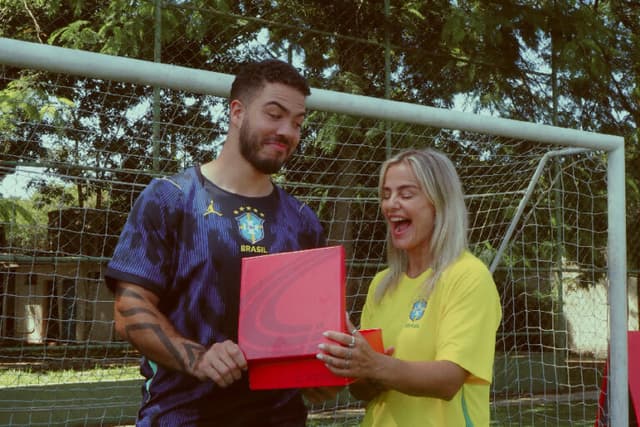 Milene e Ronald estrelam campanha ‘Mães que movem’ da Centauro