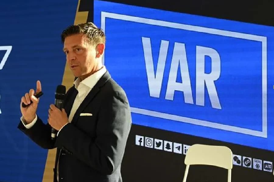Chefe de arbitragem da Itália é investigado por fraude no VAR