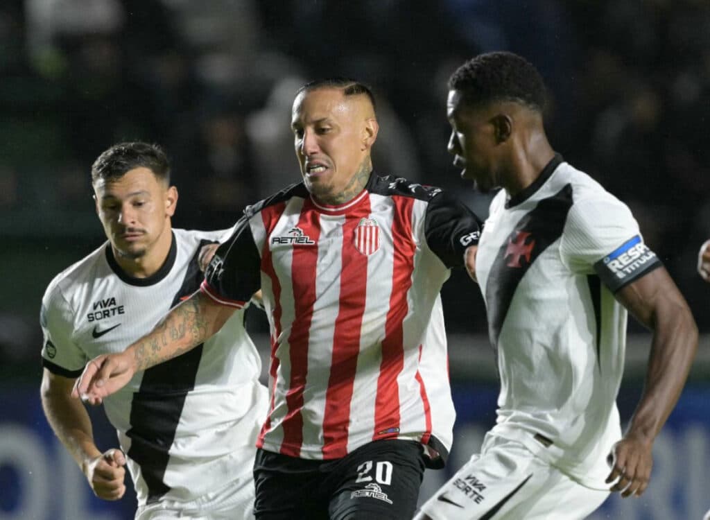 Com reservas, Vasco empata sem gols com Barracas Central