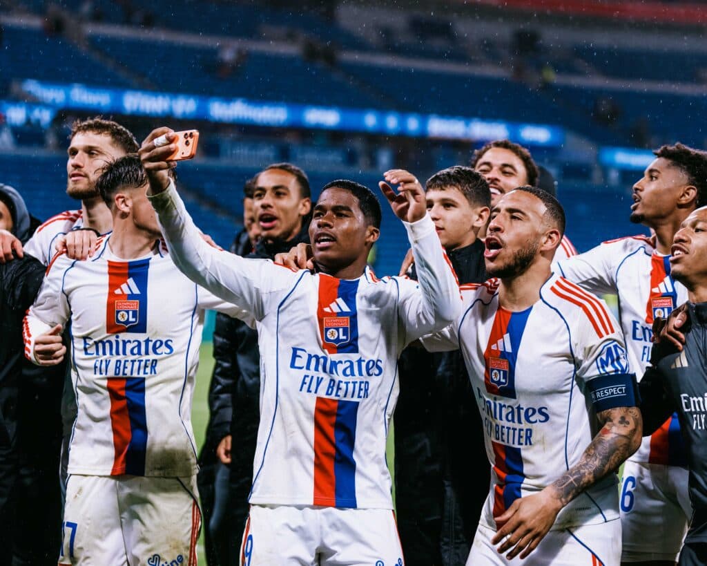 Mesmo sem marcar, Endrick já supera início de Memphis no Lyon