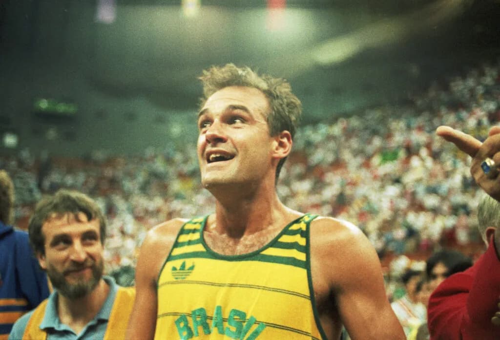 Oscar, jogador da Seleção Brasileira de basquete, no jogo contra a Seleção Norte-Americana - Sergio Berezovsky/Placar