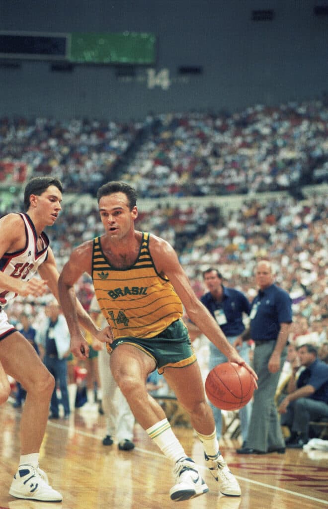 Oscar, jogador da Seleção Brasileira de basquete, no jogo contra a Seleção Norte-Americana - Sergio Berezovsky/Placar