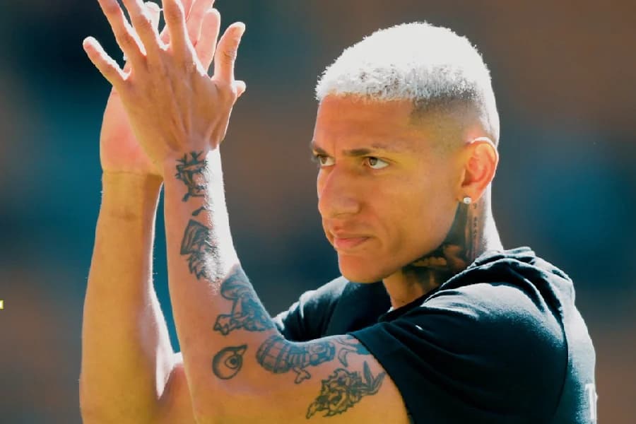 Richarlison dá assistência e Tottenham vence, mas segue na zona de rebaixamento