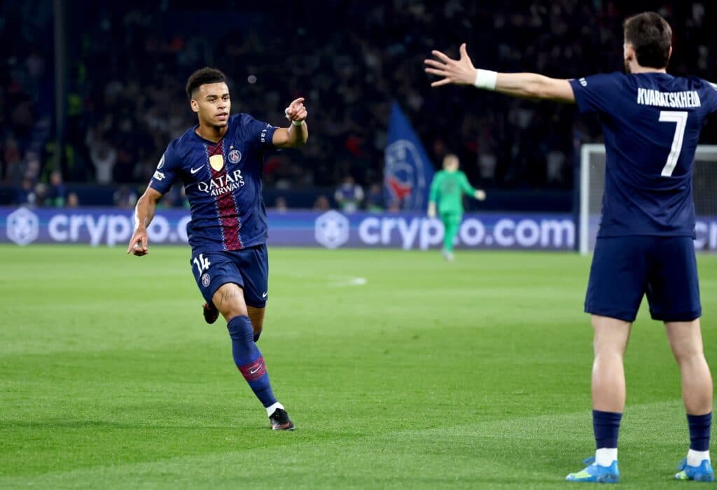 PSG domina Liverpool, vence por 2 a 0 e abre vantagem