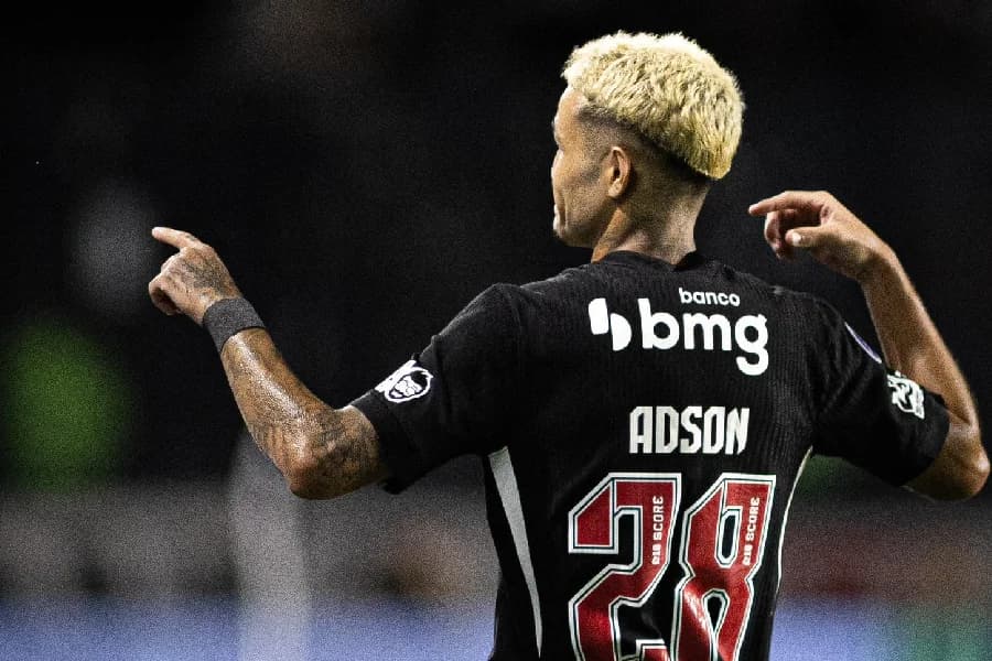 Adson brilha, Vasco goleia Olimpia e assume liderança da Sula