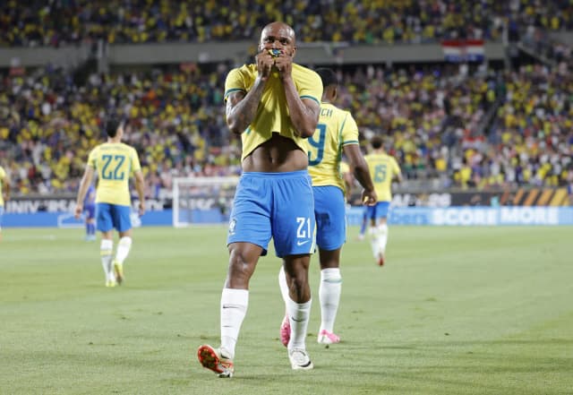 Autor de gol na seleção, Igor Thiago cita influência de Felipão e Luxemburgo