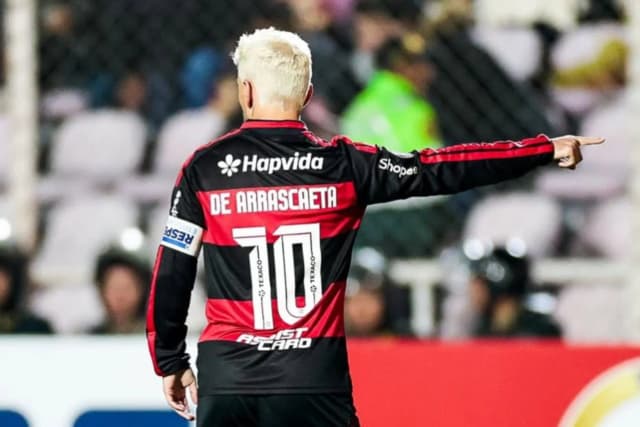 Arrascaeta veste a 14 de Oscar, número que será aposentado no basquete