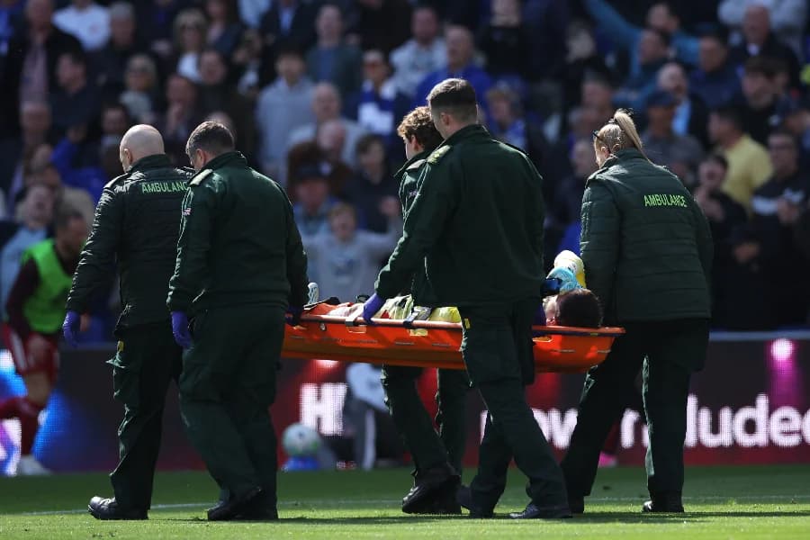 Liverpool: Arne Slot atualiza lesão de Giorgi Mamardashvili