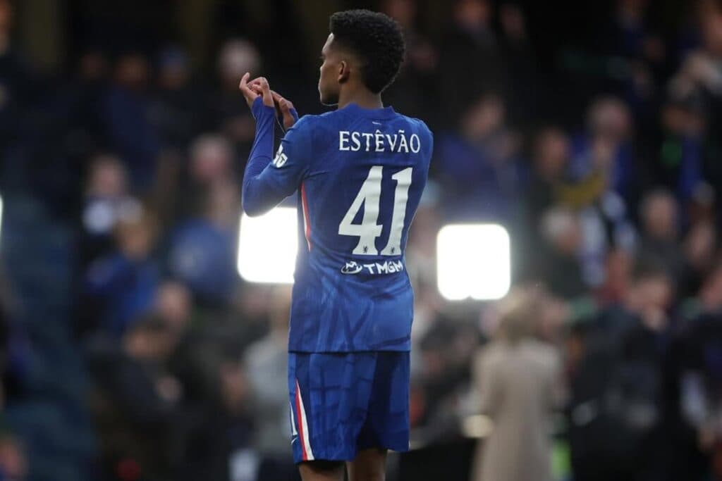 Estêvão sofre lesão na coxa direita, mas deve voltar à campo antes da convocação para a Copa