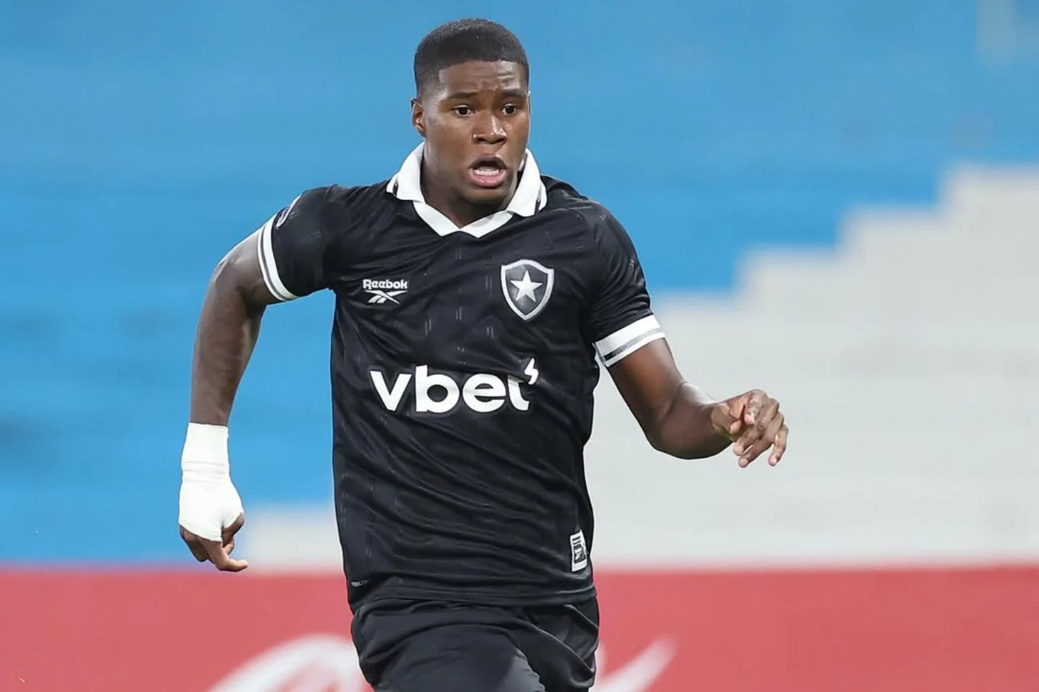 Kadir brilha no Botafogo e mira convocação para a Copa do Mundo