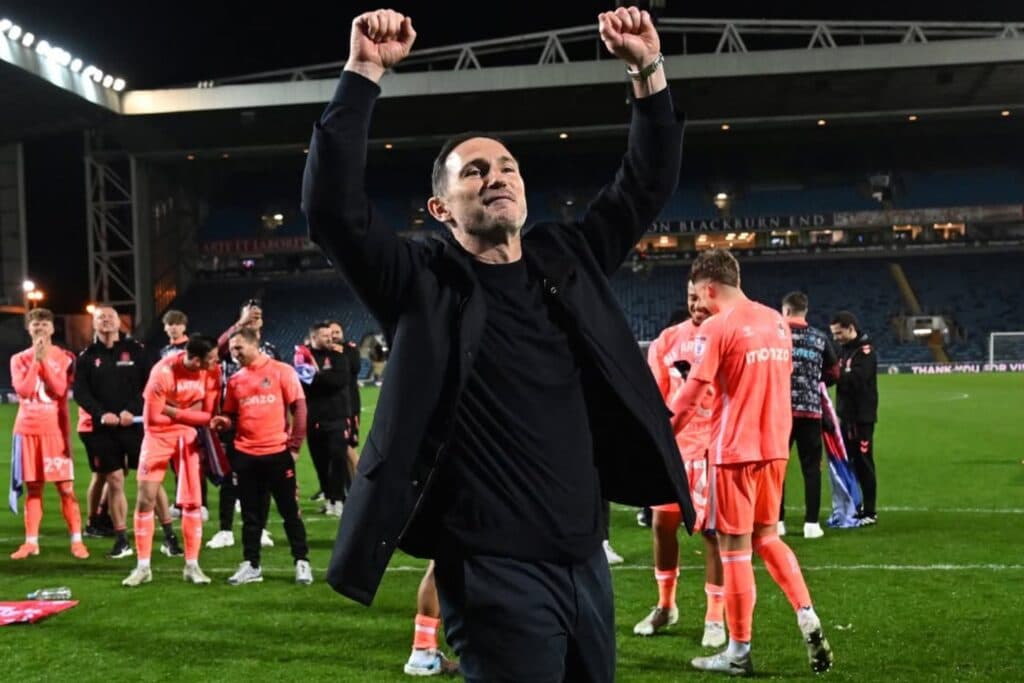 Coventry de Lampard volta à Premier League após 25 anos