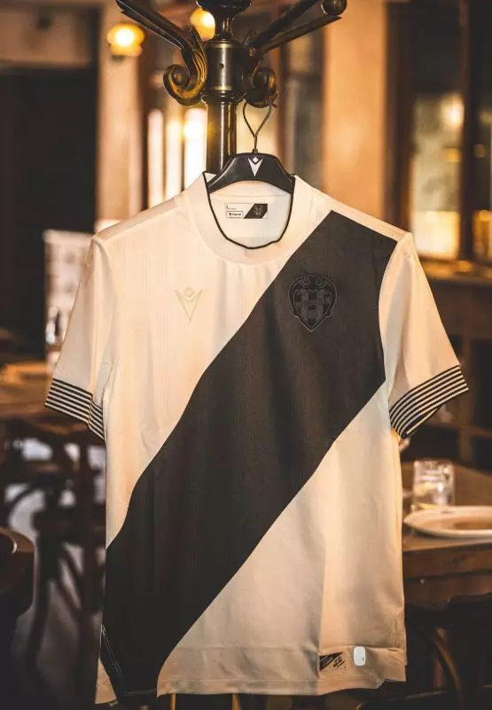 Camisa do Levante para o Retro Day de LaLiga - Divulgação