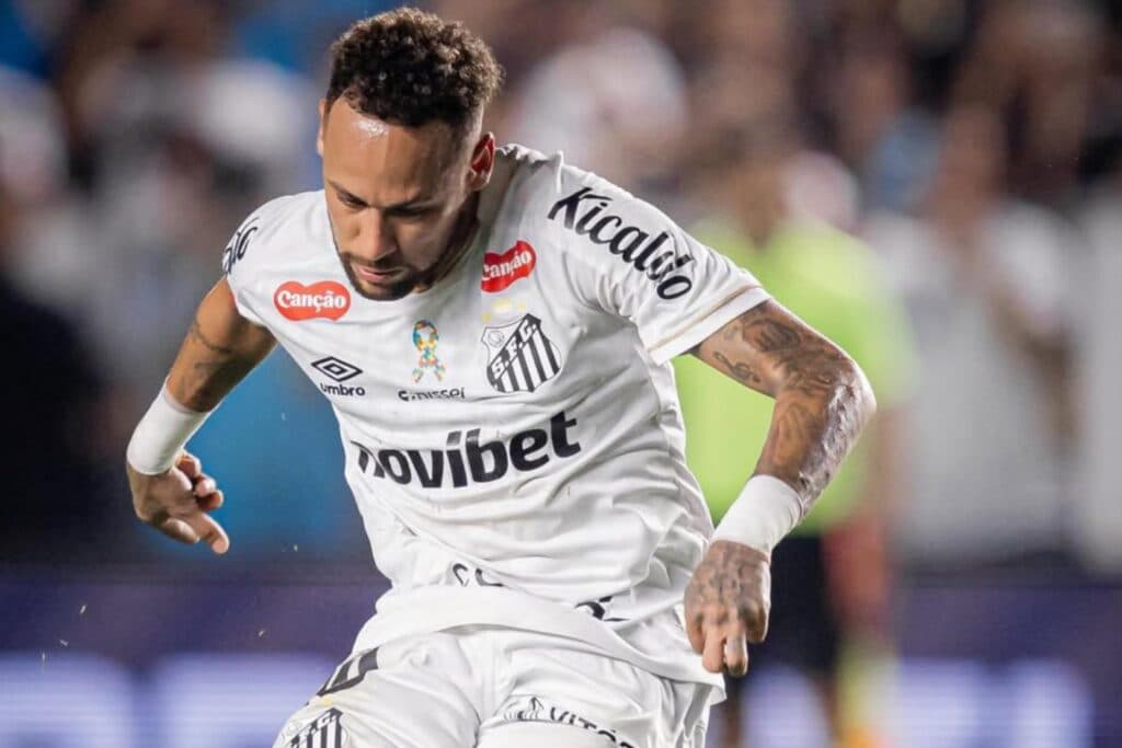 Santos deve multar Neymar em 30% do salário por agressão a Robinho Jr.