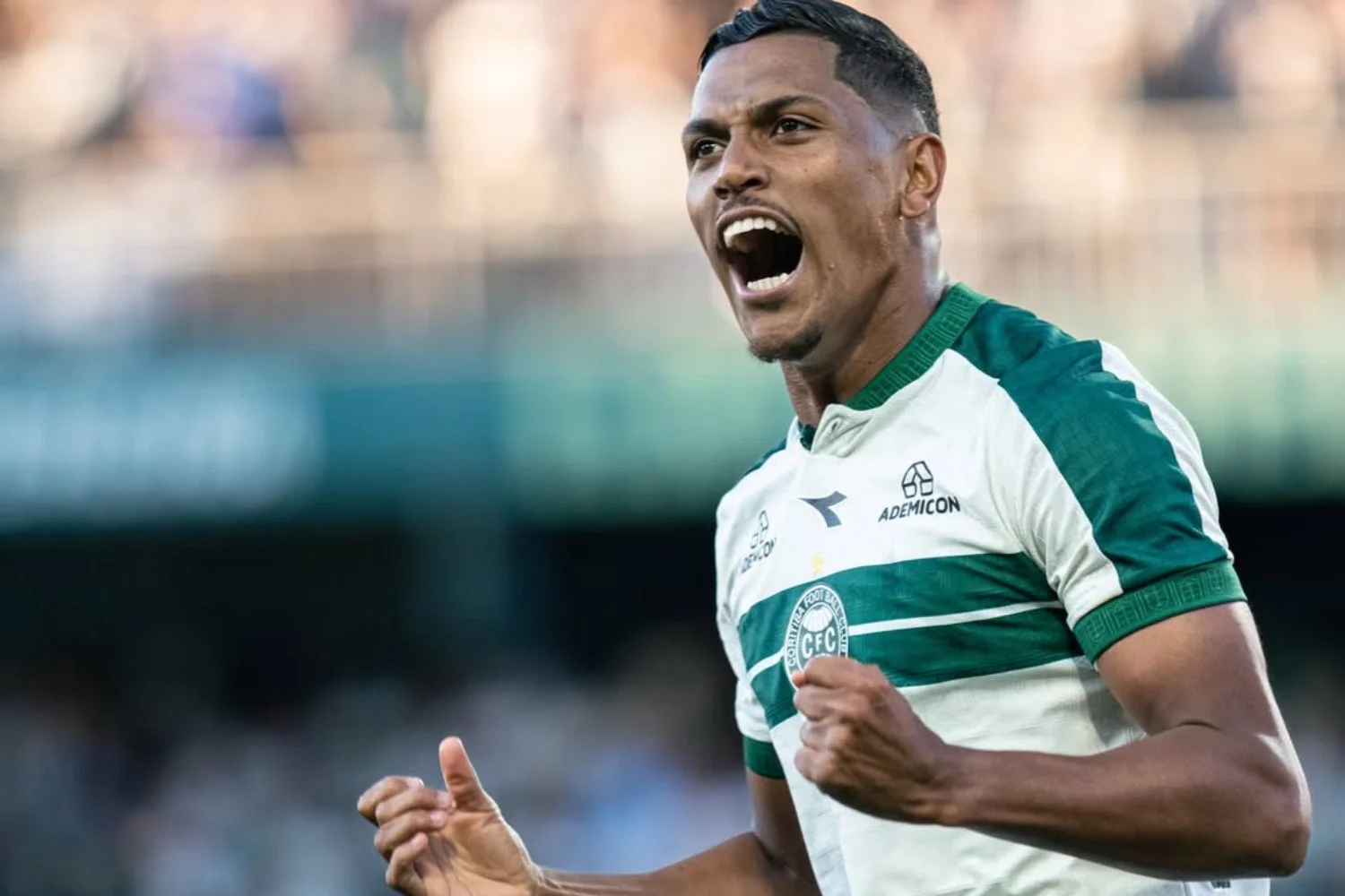 Pedro Rangel brilha, Coritiba aproveita falha bizarra e vence o Atlético-MG