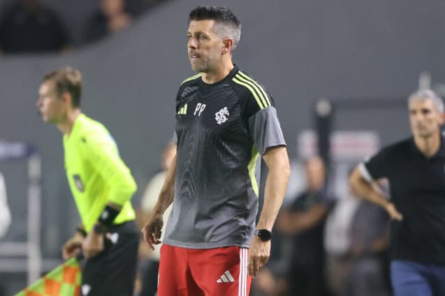Pezzolano busca soluções para Internacional contra o Fluminense