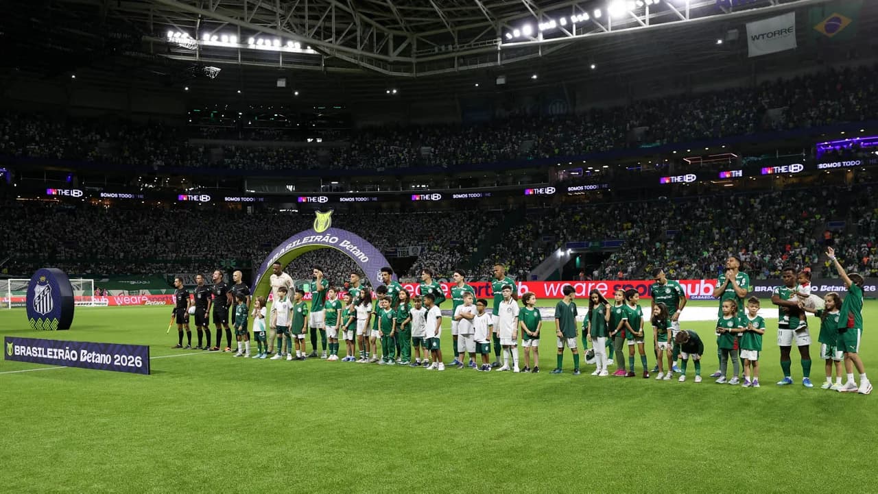 Santos atrasa e Palmeiras canta hino nacional sozinho no gramado