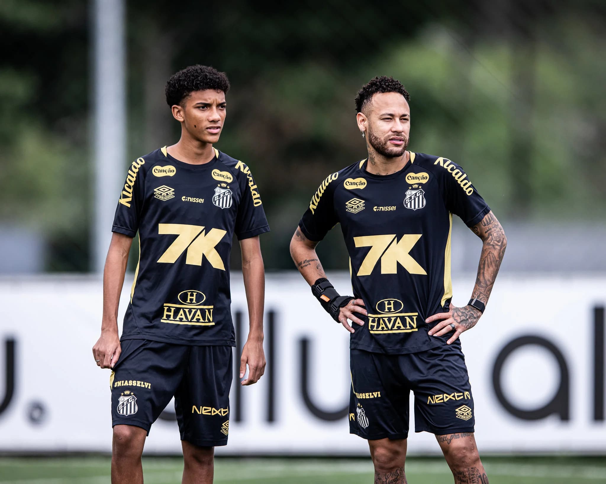 Jornais internacionais repercutem briga de Neymar com Robinho Jr