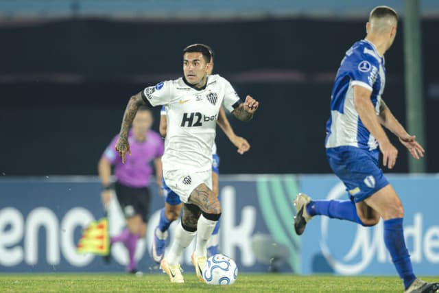 Atlético-MG sofre apagão, cede empate ao Juventud e se complica