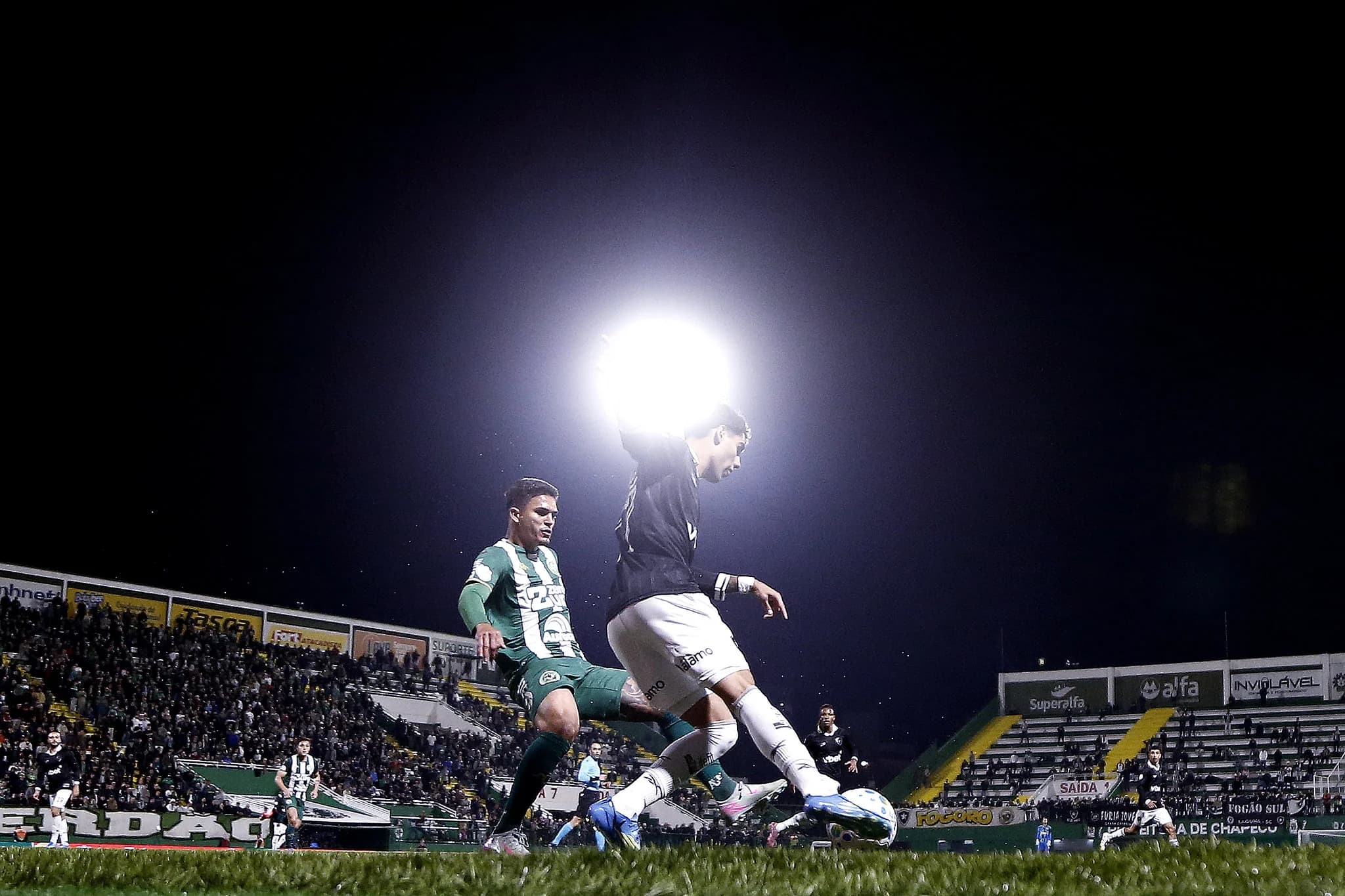 Chapecoense supera Botafogo e avança na Copa do Brasil