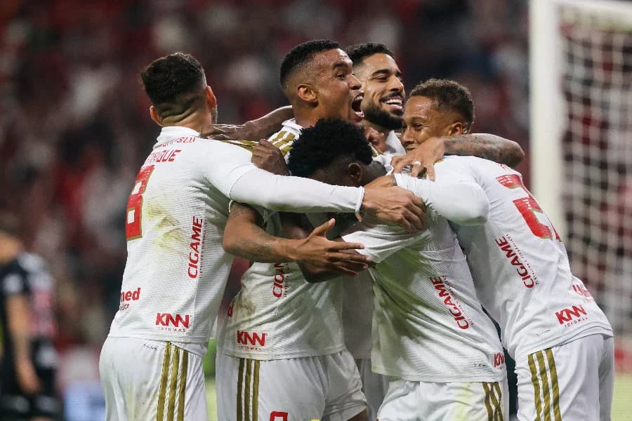 Com show de Carbonero, Internacional atropela o Vasco no Beira-Rio