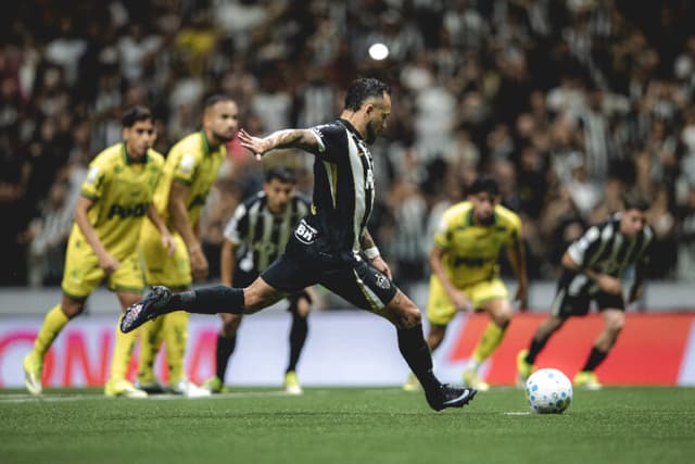 Atlético-MG aproveita erros, vence Mirassol por 3 a 1 e salta na tabela