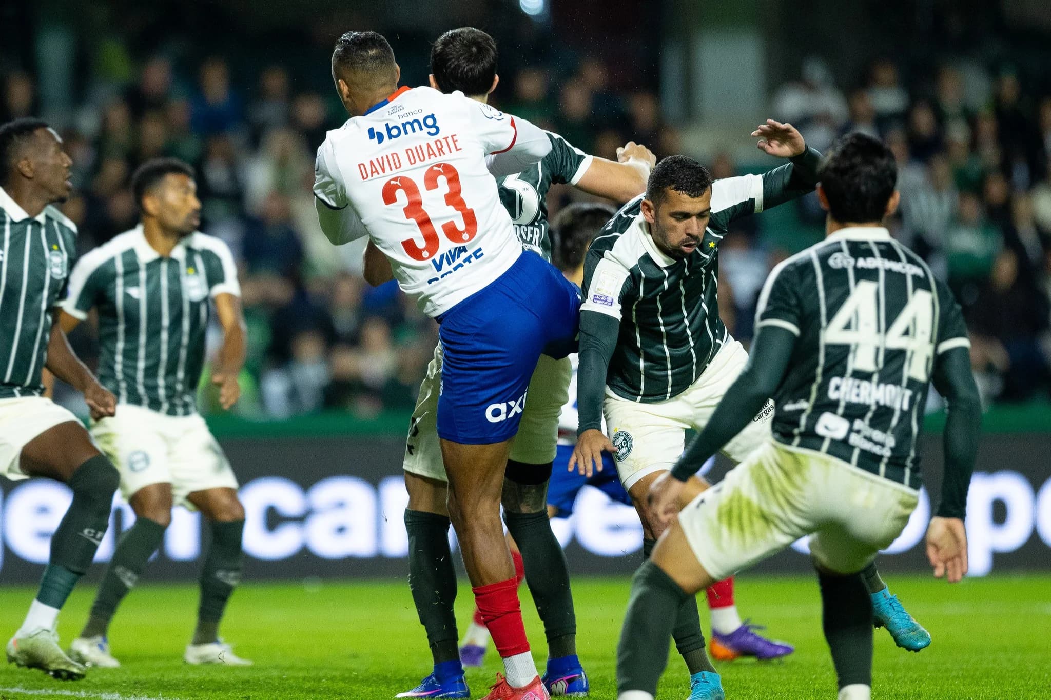 Coritiba domina segundo tempo, vira sobre o Bahia e entra no G6