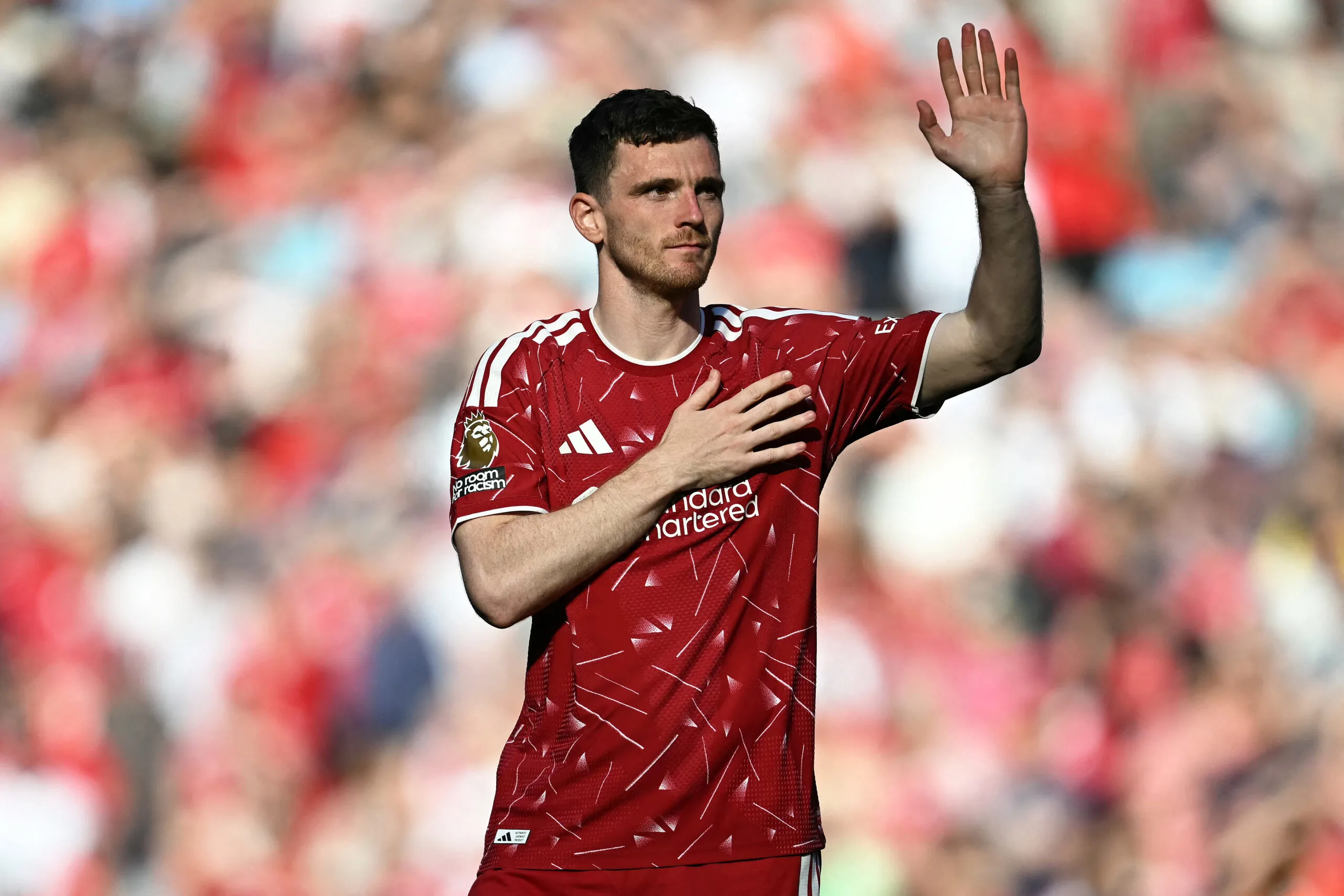 Tottenham anuncia contratação de Andrew Robertson
