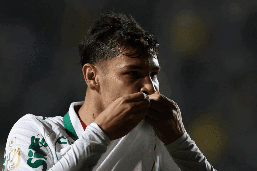 Joia do Palmeiras marca e busca espaço no profissional