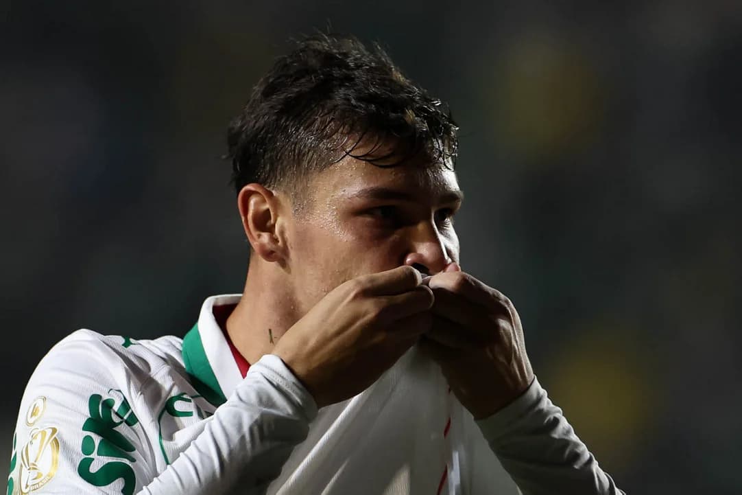 Joia do Palmeiras marca e busca espaço no profissional