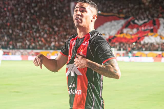 Vitória supera Flamengo por 2 a 0 e avança na Copa do Brasil