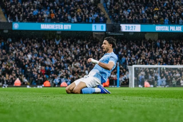 Manchester City vence Crystal Palace e pressiona Arsenal