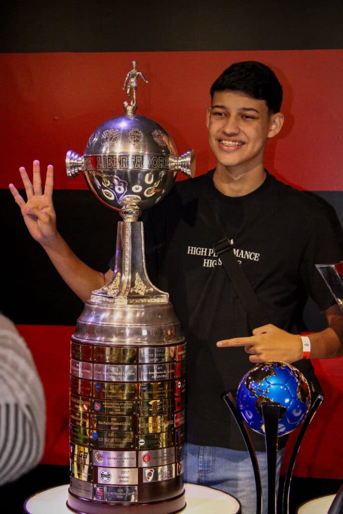 Museu Flamengo reúne, pela primeira vez, as sete taças conquistadas pelo Mais Querido em uma exposição inédita, aberta ao público no Via Parque Shopping, na Barra da Tijuca - Divulgação