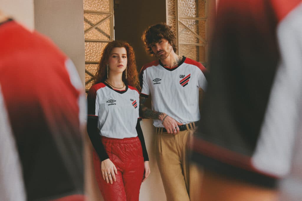 Athletico Paranaense apresentaa nova camisa oficial 2 com olhar contemporâneo sobre a tradição do clube - Divulgação/Umbro
