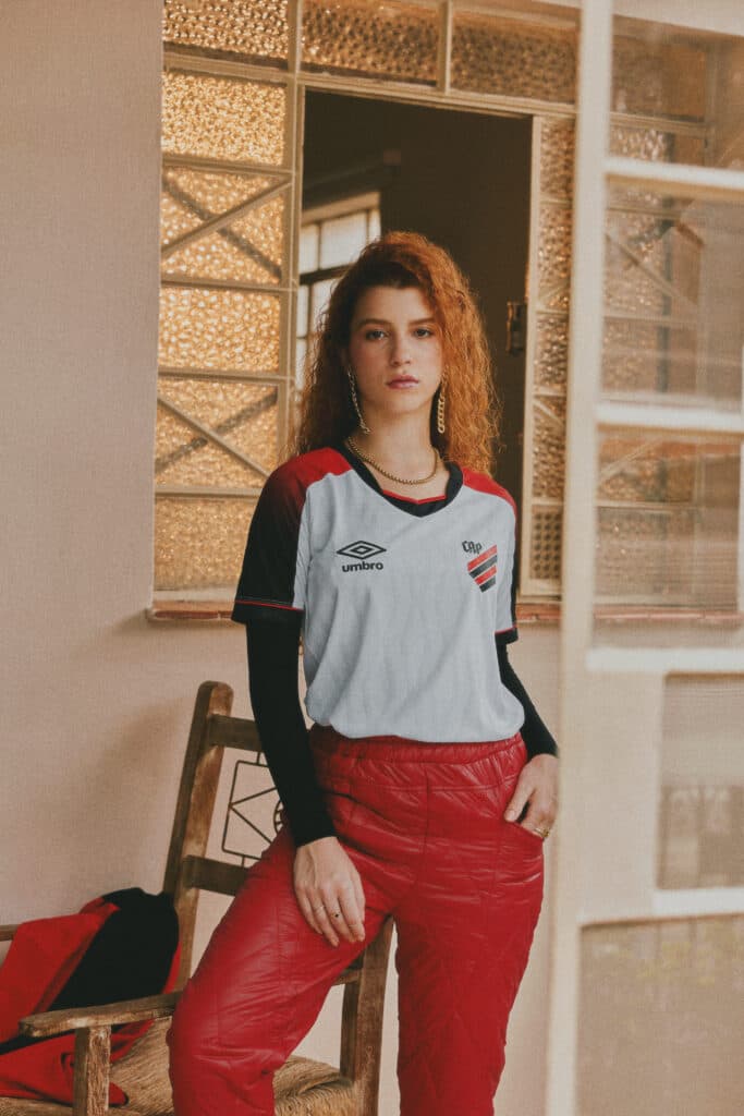 Athletico Paranaense apresentaa nova camisa oficial 2 com olhar contemporâneo sobre a tradição do clube - Divulgação/Umbro