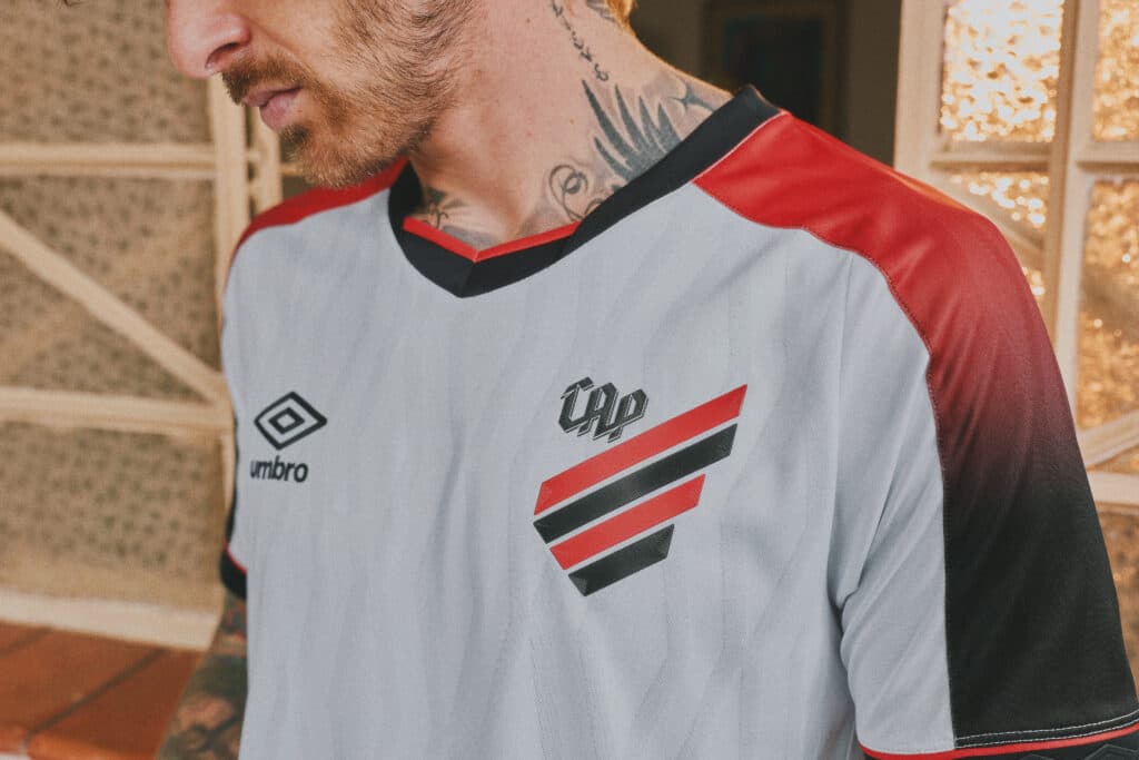 Athletico Paranaense apresentaa nova camisa oficial 2 com olhar contemporâneo sobre a tradição do clube - Divulgação/Umbro