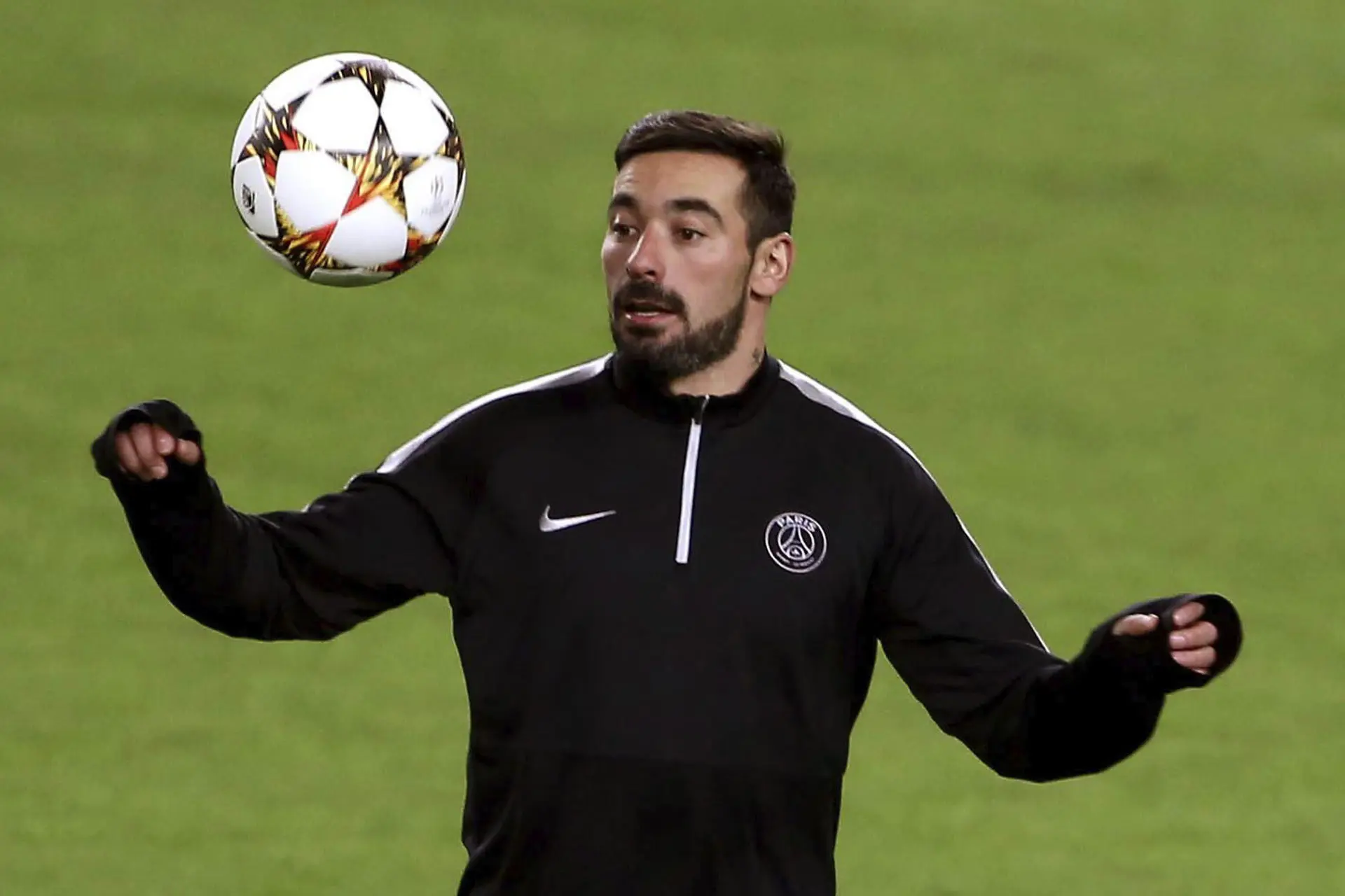Lavezzi desabafa sobre internação: ‘Não podia estragar a vida do meu filho’
