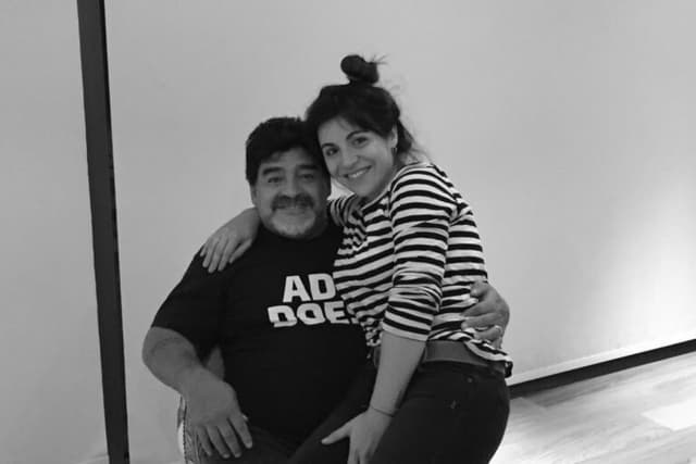 Filha de Maradona denuncia manipulação em julgamento sobre morte do ídolo argentino