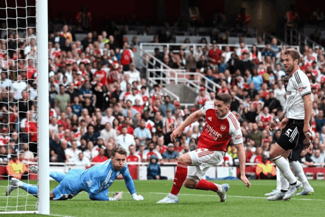 Gyökeres brilha, Arsenal amassa Fulham e dispara na liderança do Inglês