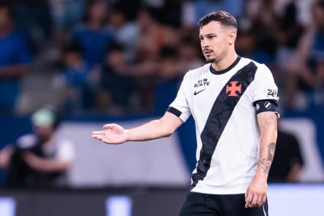 Hugo Moura celebra empate do Vasco em clássico contra Flamengo