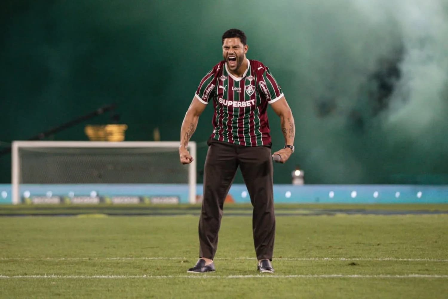 Hulk afirma que transparência foi decisiva para acerto com Fluminense