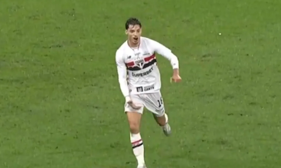 Bobadilla escapa de expulsão após gesto no Corinthians x São Paulo