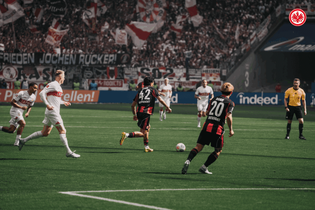 Frankfurt busca empate, mas Stuttgart vai à Champions