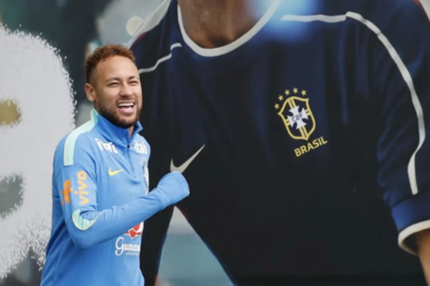 Neymar se emociona na Granja Comary e dá dicas a Vini Jr. e Paquetá