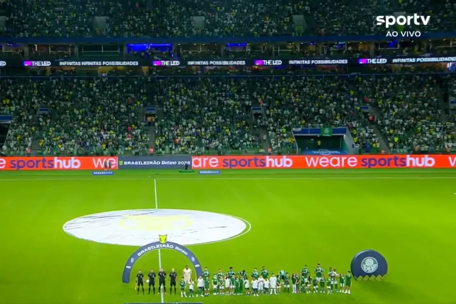 Santos atrasa e Palmeiras canta hino nacional sozinho no gramado