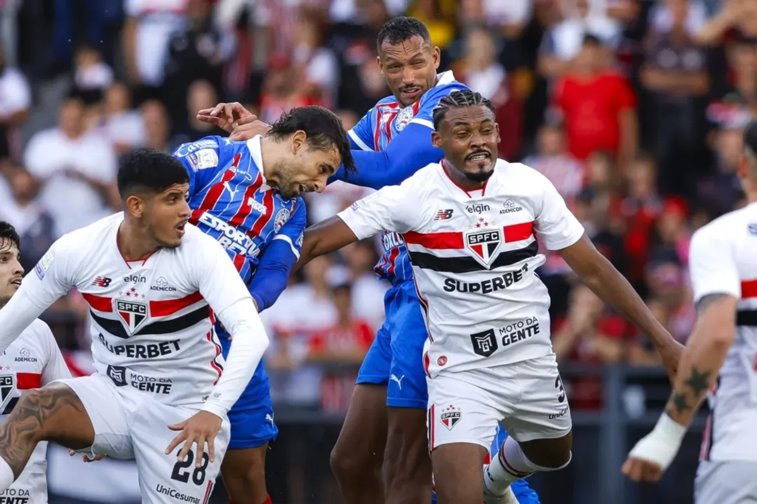 Bahia marca no fim e arranca empate heroico do São Paulo