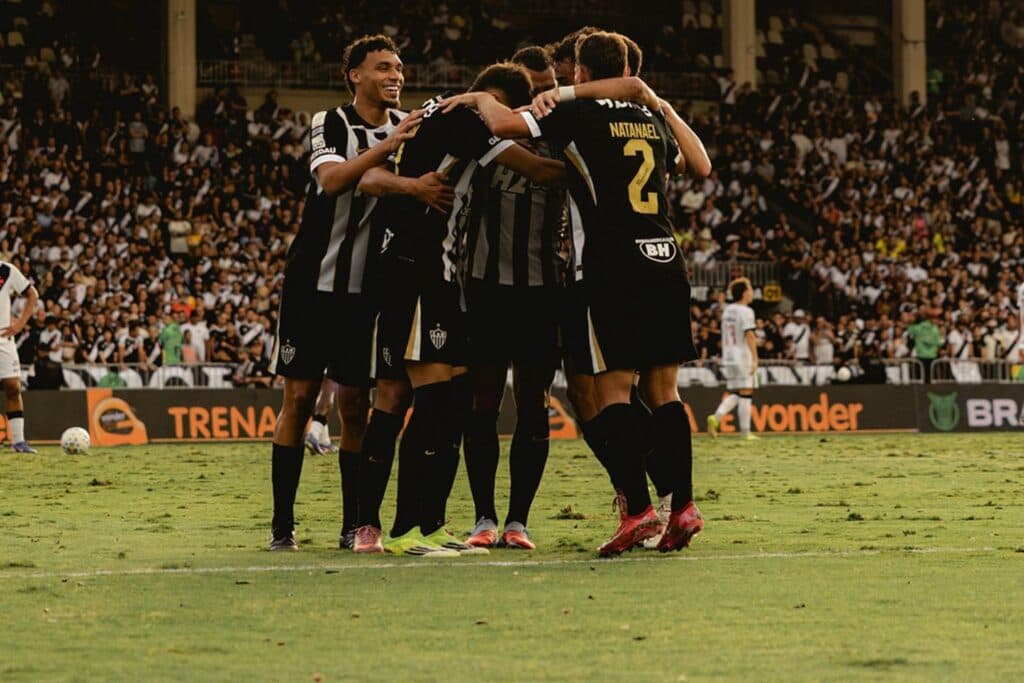 Everson brilha, Atlético-MG vence o Vasco e se afasta do Z4