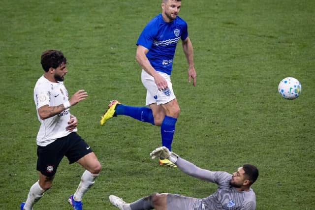 Yuri Alberto quebra jejum, Corinthians supera paredão do Barra e avança