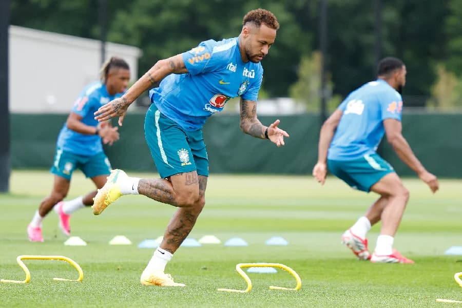 Seleção brasileira: Neymar participa de treino e Alisson é desfalque